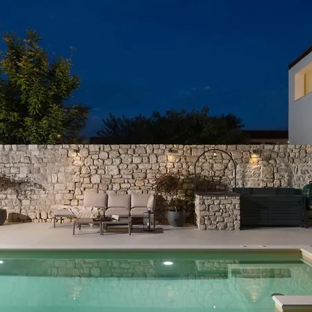 Luxury Marca Heated Pool 36m2 빌라 닌