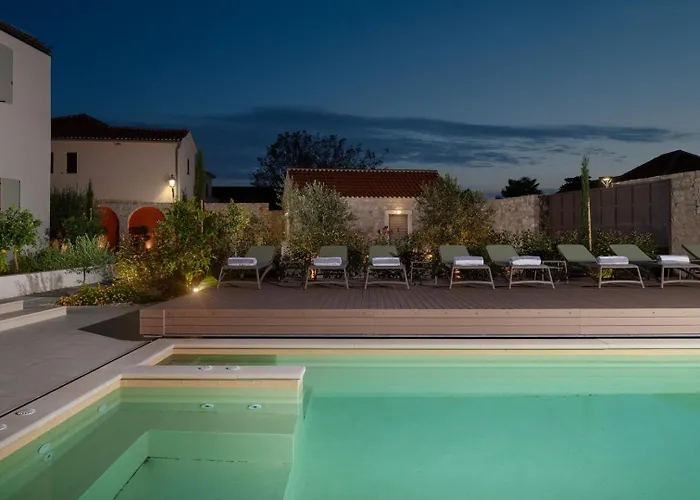 Luxury Marca Heated Pool 36m2