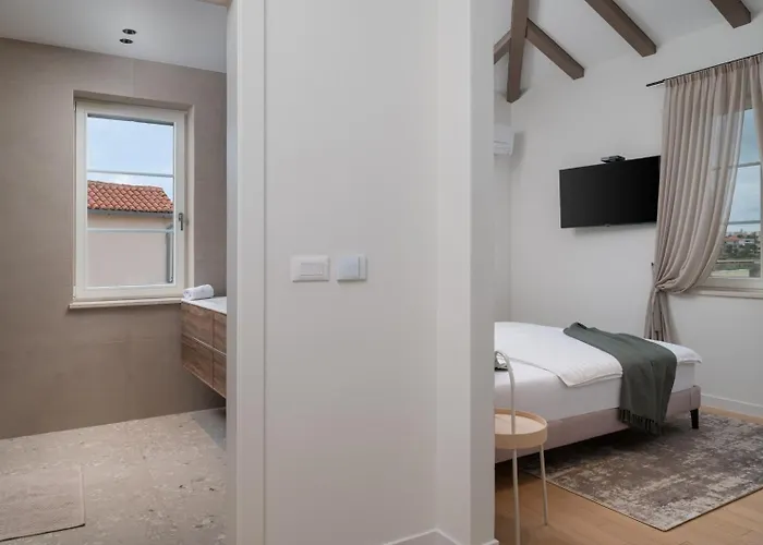 Luxury Marca Heated Pool 36m2 *