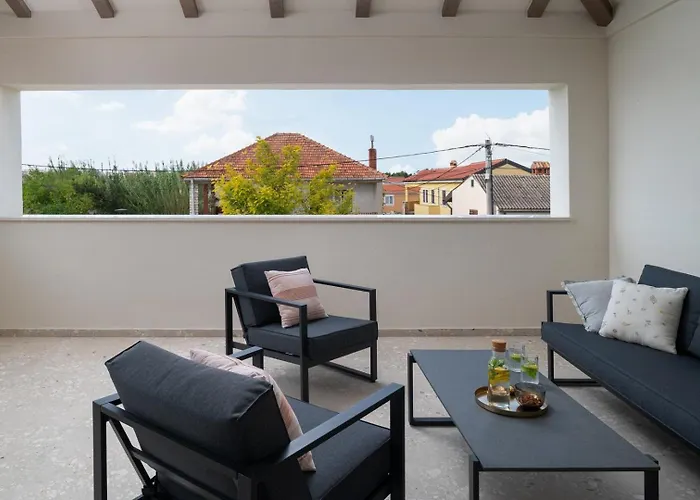 Luxury Marca Heated Pool 36m2 Nin