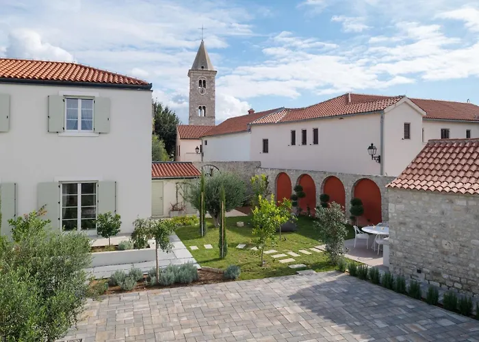 Luxury Marca Heated Pool 36m2