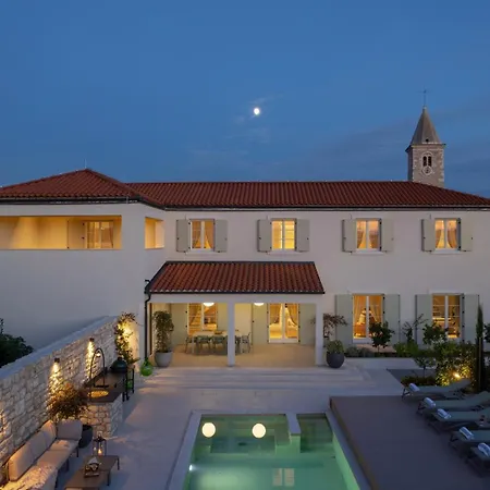 Luxury Marca Heated Pool 36m2 Villa