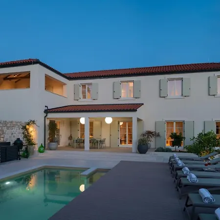Villa Luxury Marca Heated Pool 36m2 *