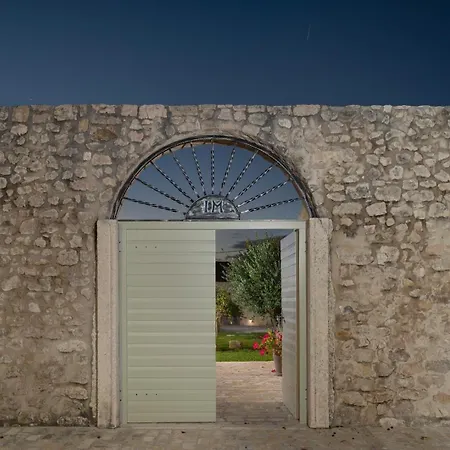 Luxury Marca Heated Pool 36m2