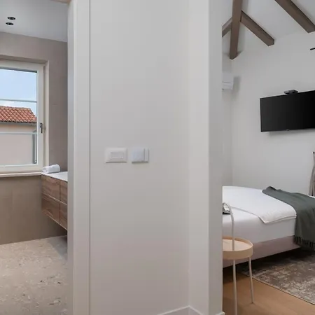 Luxury Marca Heated Pool 36m2 *