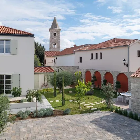 Luxury Marca Heated Pool 36m2