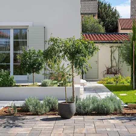 Luxury Marca Heated Pool 36m2 Nin