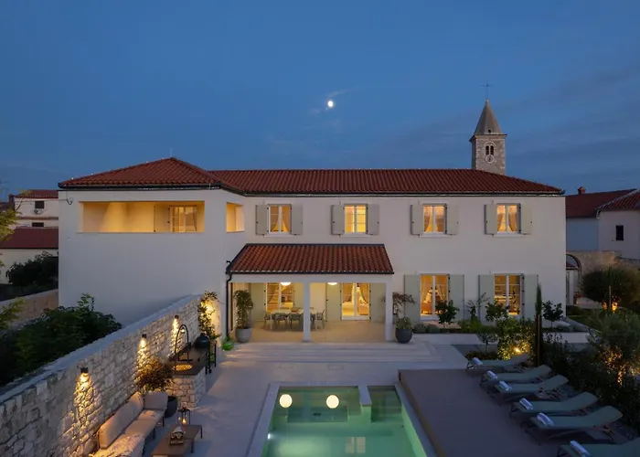 Luxury Marca Heated Pool 36m2 Villa