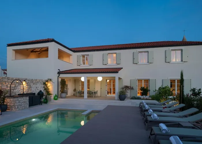 Villa Luxury Marca Heated Pool 36m2 *