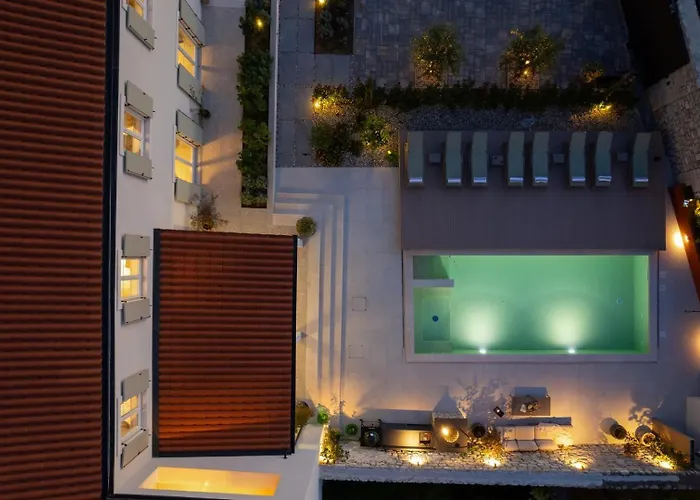 Luxury Marca Heated Pool 36m2 *