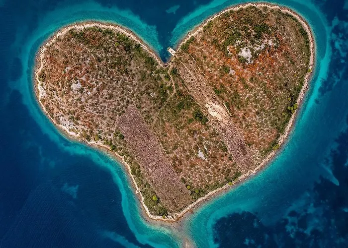 Luxury Marca Heated Pool 36m2