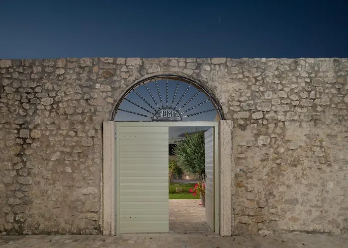 Luxury Marca Heated Pool 36m2